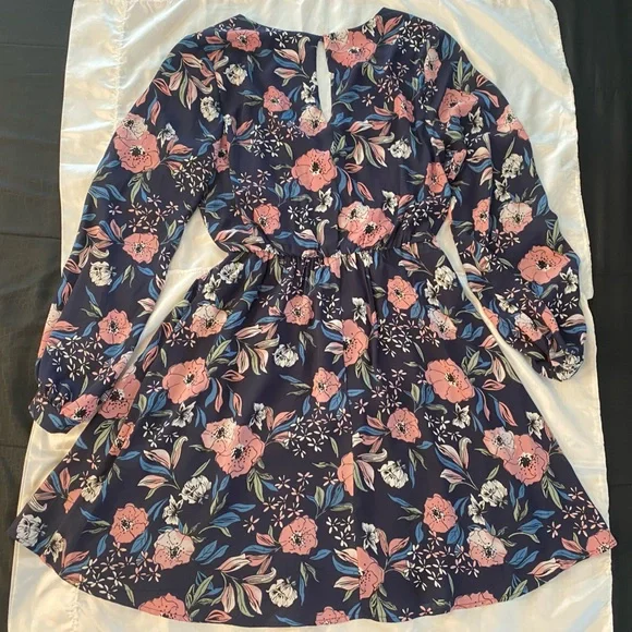 Lush Size Small floral long sleeve mini dress. Used - Picture 5 of 7